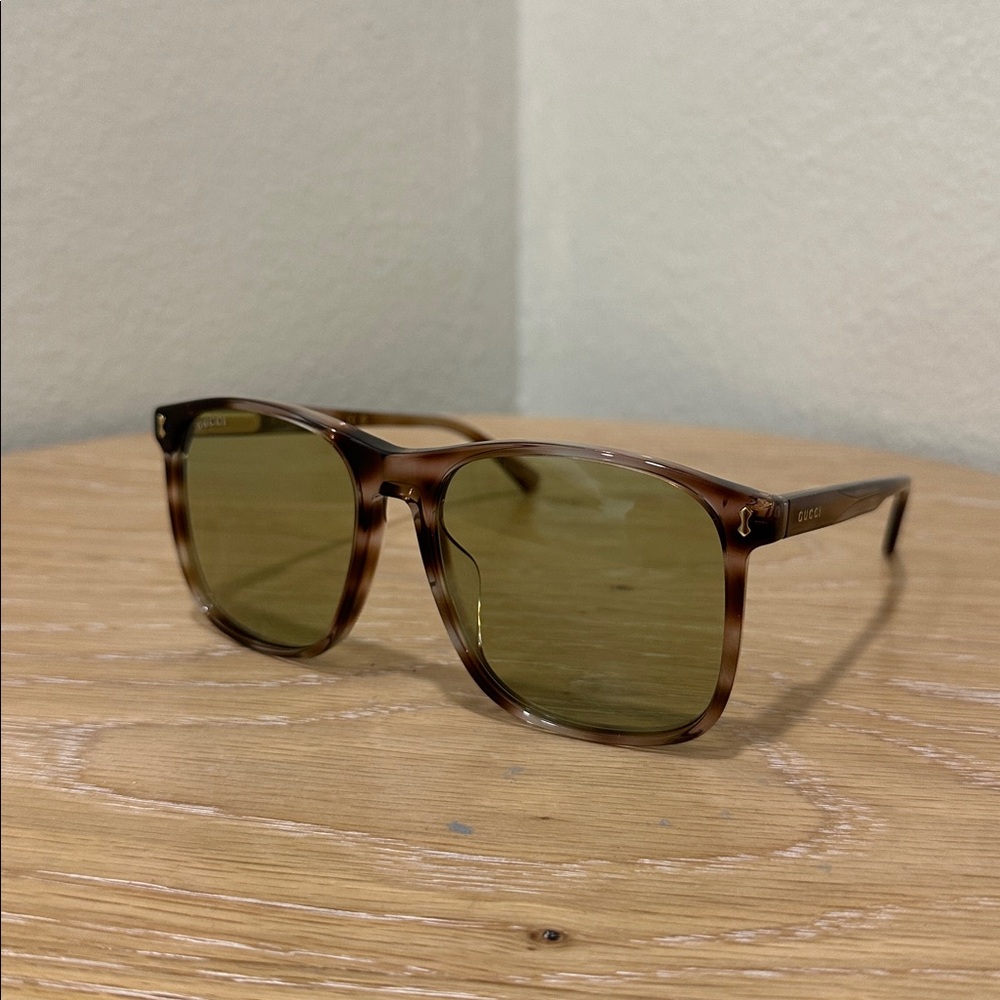 Authentic Gucci Tortoiseshell Sunglasses w/ Green Lenses — Style GG1041S.